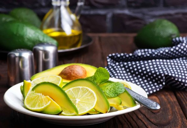 What type of oil is recommended for a Honda CBR650R for enhanced engine longevity?